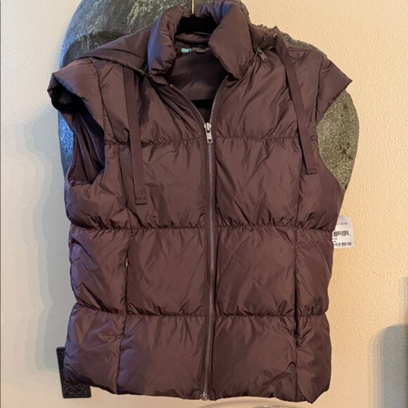 Halogen Puffer Vest w/Hood - Picture 2 of 6
